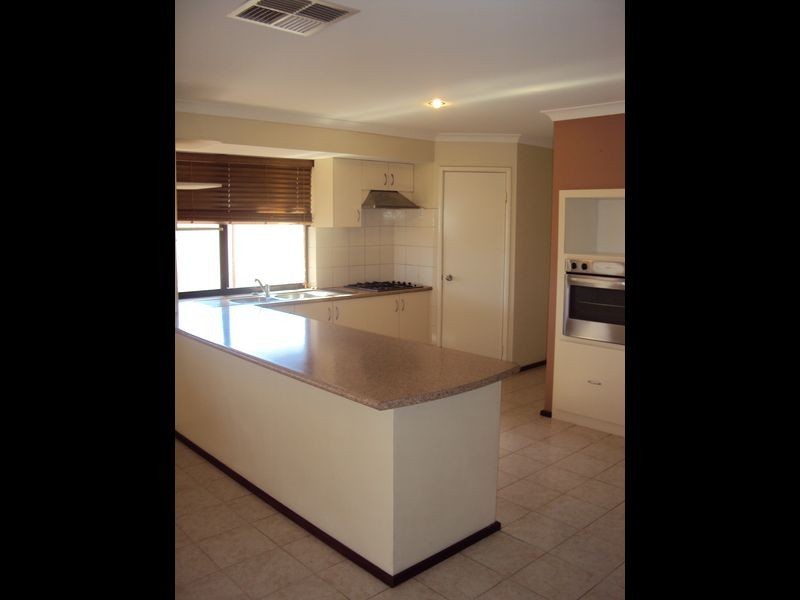 2 Wrasse Way, Yangebup WA 6164