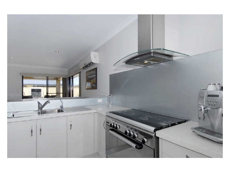 3 Tongaroo Boulevard, Success WA 6164