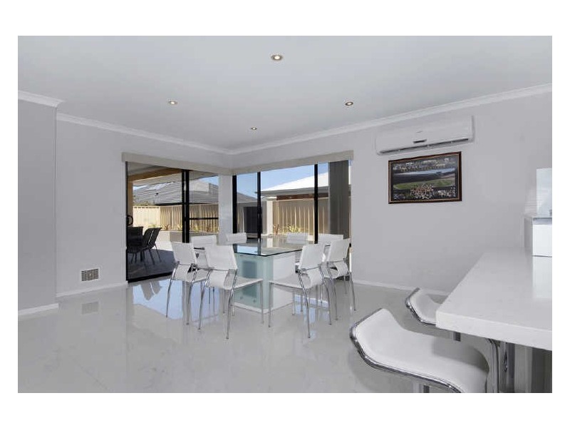 3 Tongaroo Boulevard, Success WA 6164