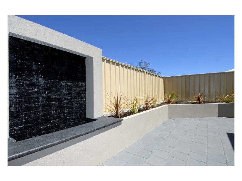 3 Tongaroo Boulevard, Success WA 6164