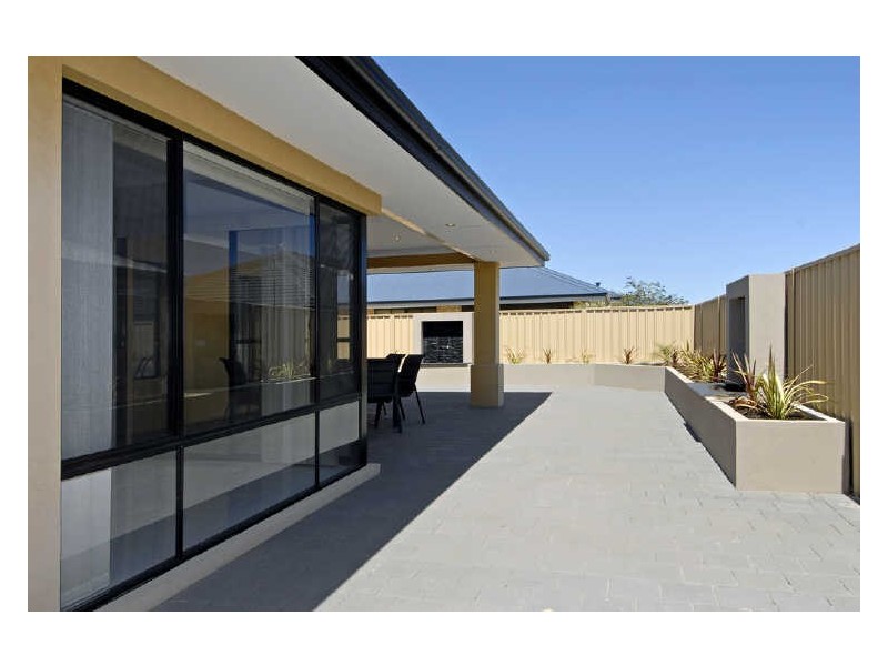 3 Tongaroo Boulevard, Success WA 6164