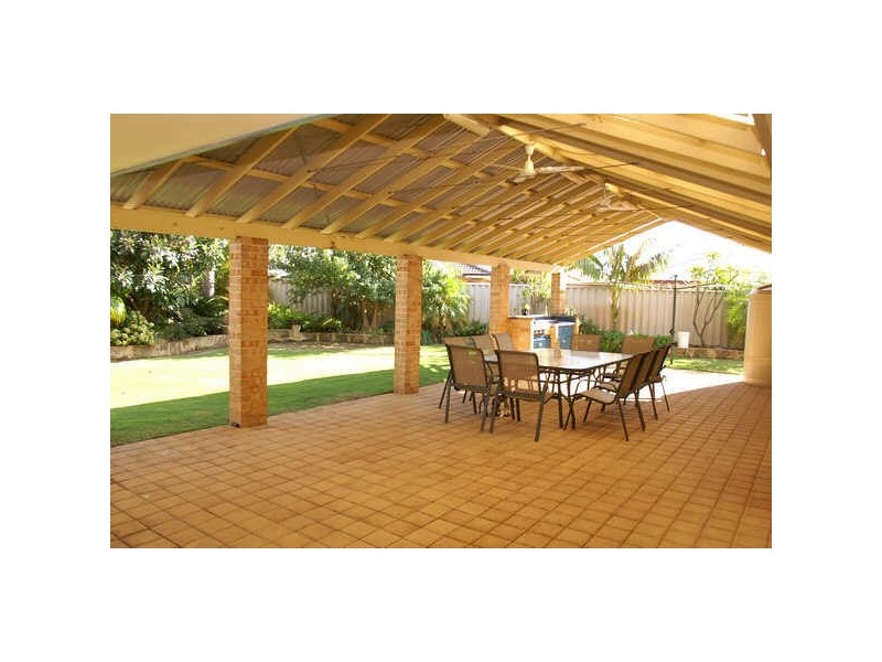 17 Jenniphur Court, Atwell WA 6164