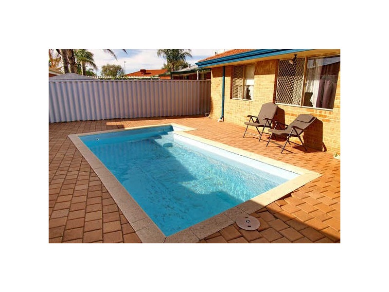 17 Jenniphur Court, Atwell WA 6164