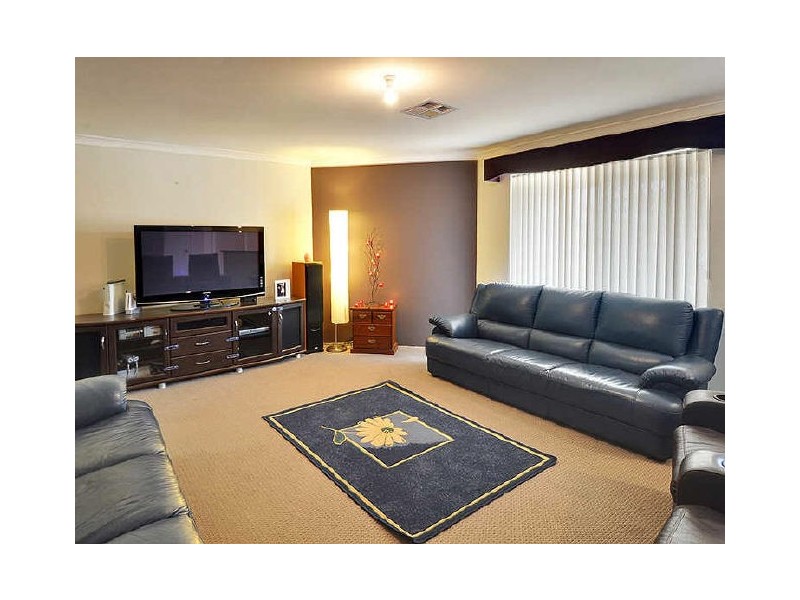 6 Manna Court, South Lake WA 6164