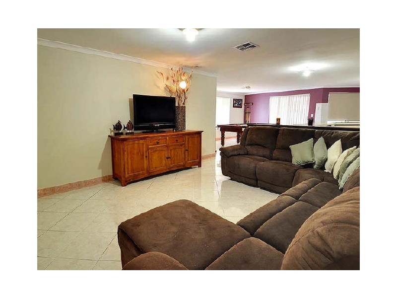 6 Manna Court, South Lake WA 6164