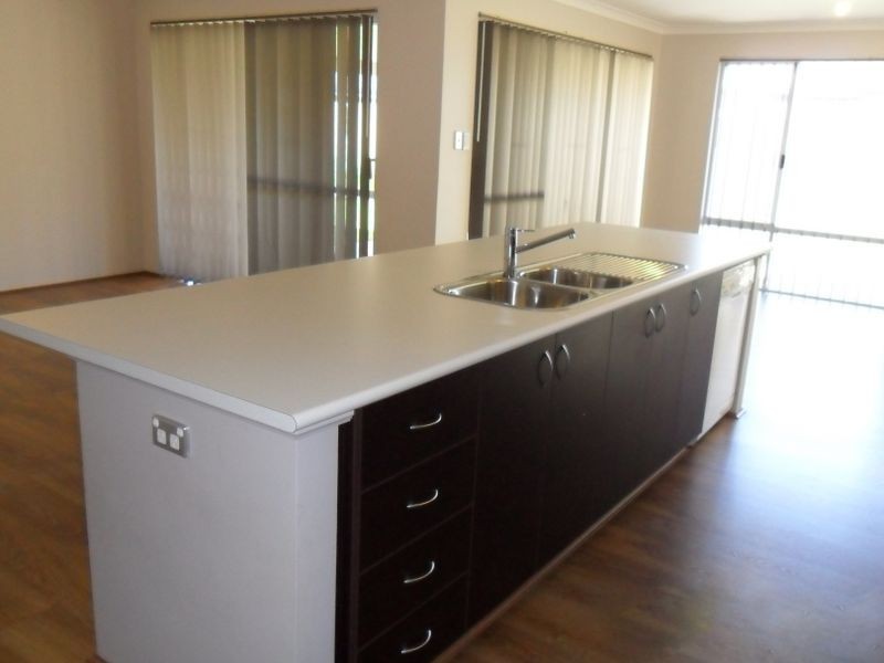 21 Calder Way, Atwell WA 6164