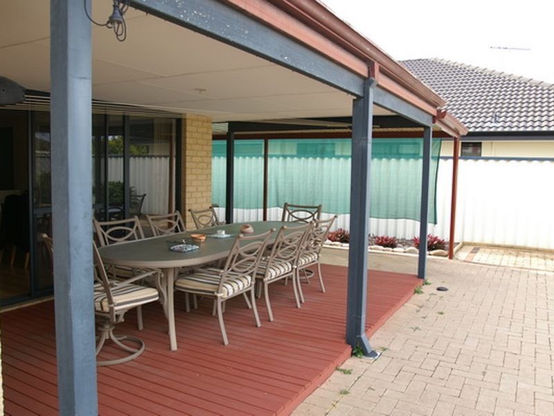 11 Lakehurst Way, Atwell WA 6164