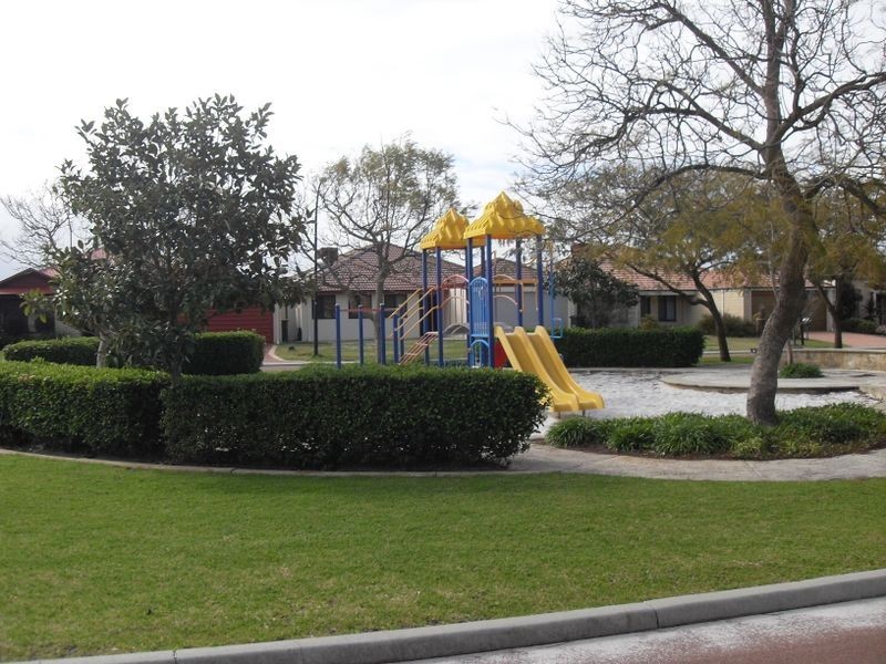 6 Richmond Entrance, Success WA 6164