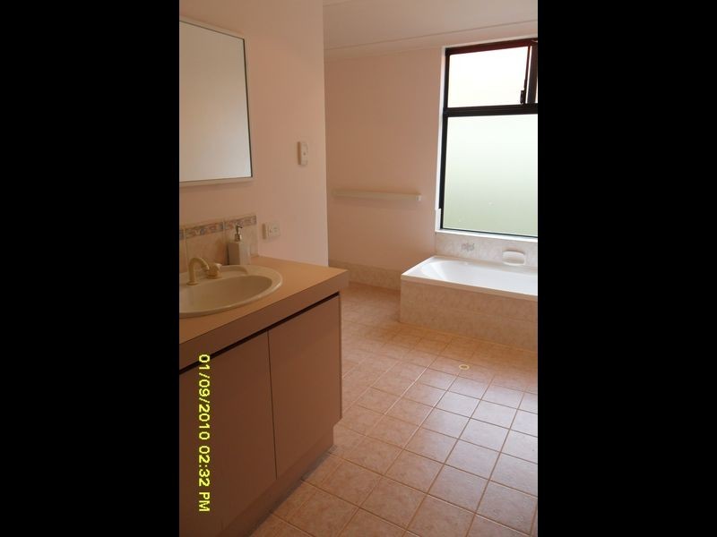 42 Folland Parade, Atwell WA 6164