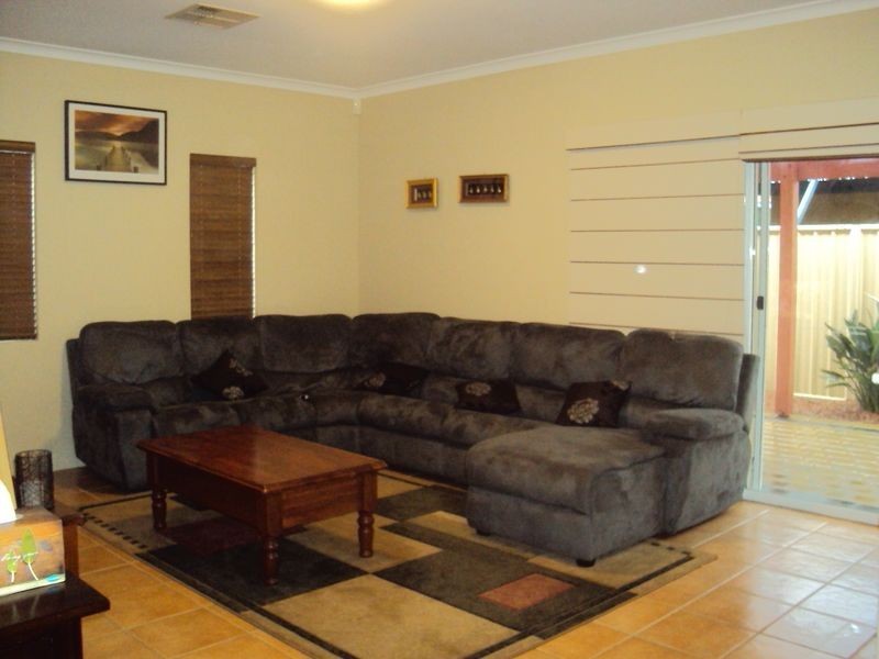 1/25 Ellesmere Circuit, Success WA 6164