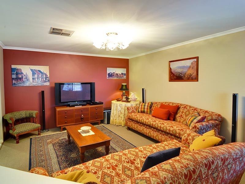 10 Barnes Way, Success WA 6164