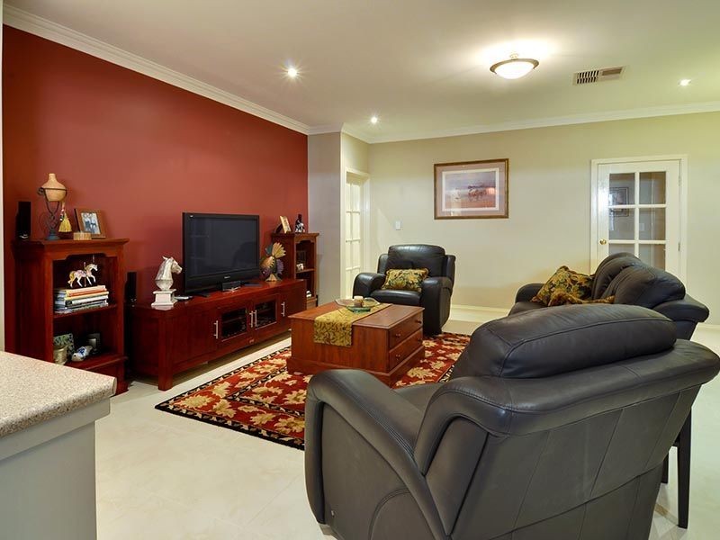 10 Barnes Way, Success WA 6164