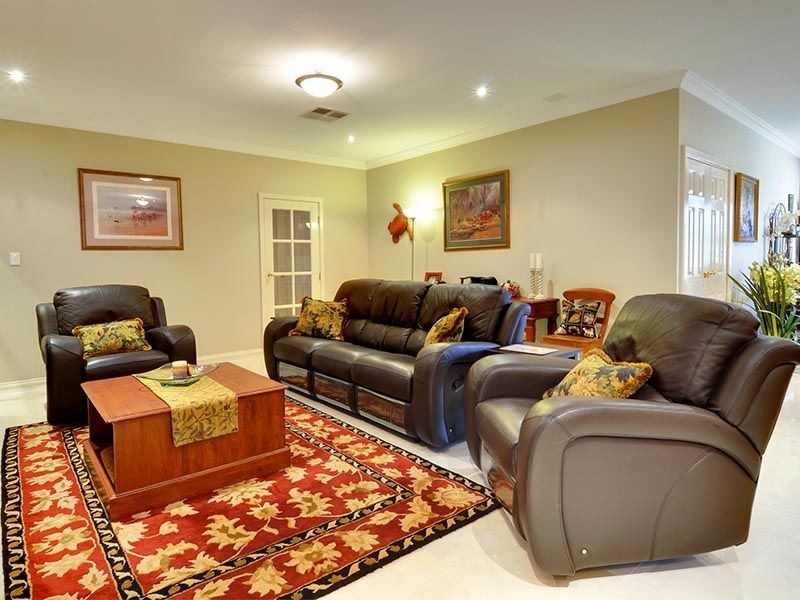 10 Barnes Way, Success WA 6164