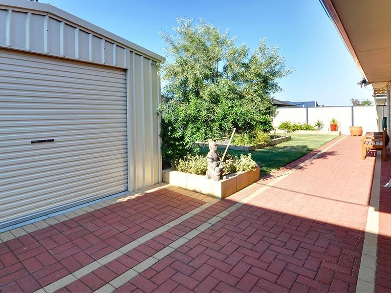 10 Barnes Way, Success WA 6164