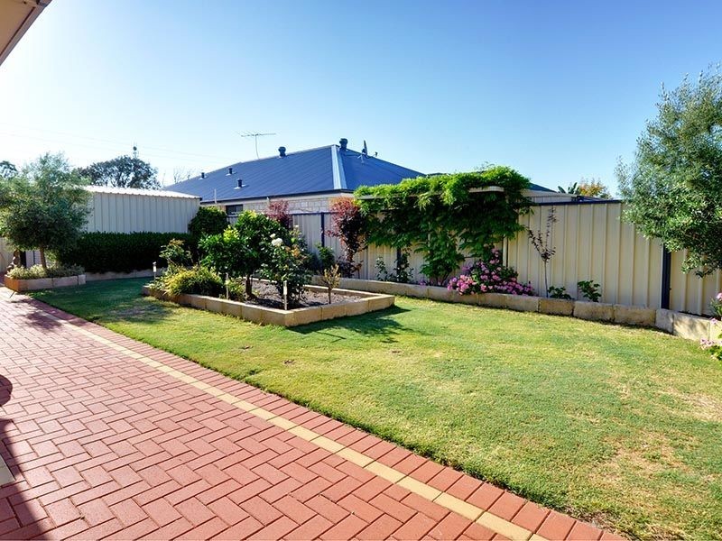 10 Barnes Way, Success WA 6164