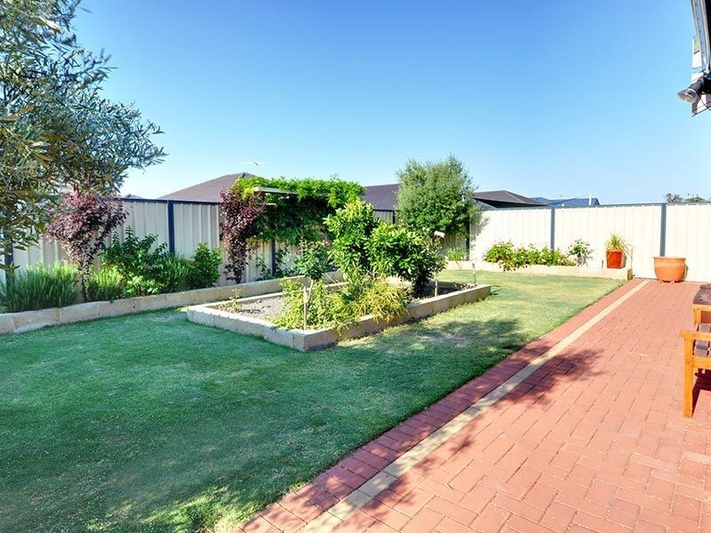 10 Barnes Way, Success WA 6164