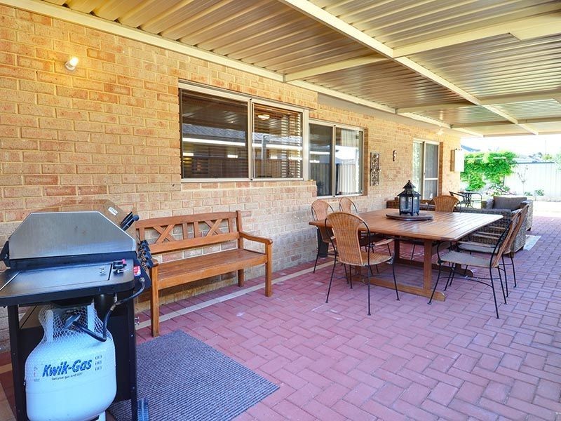 10 Barnes Way, Success WA 6164