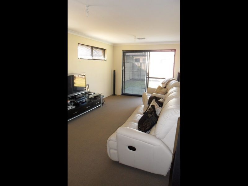 6 Versailles Parkway, Aubin Grove WA 6164