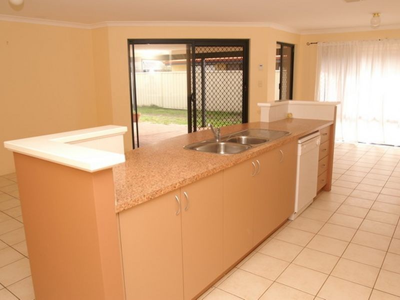 10 Brenchley Drive, Atwell WA 6164