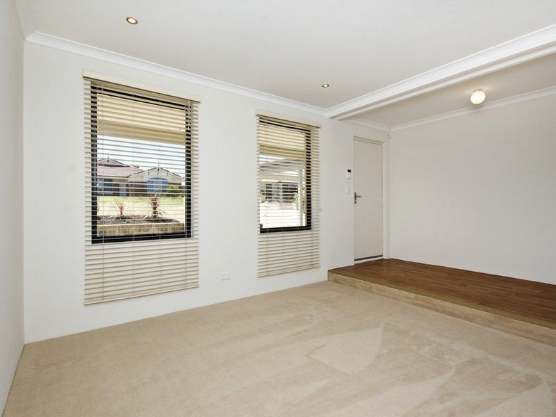 10 Dongara Way, South Lake WA 6164