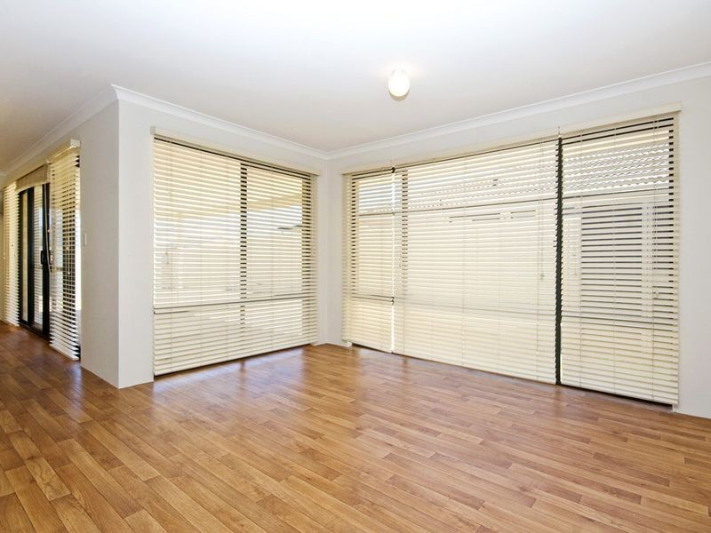 10 Dongara Way, South Lake WA 6164