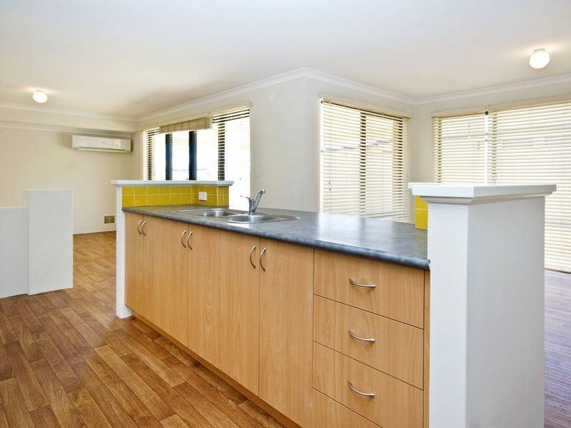 10 Dongara Way, South Lake WA 6164