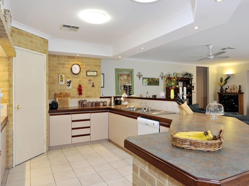 11 The Pines Grove, Jandakot WA 6164