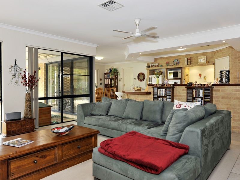 11 The Pines Grove, Jandakot WA 6164