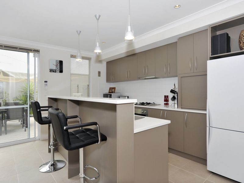8 Congenial Loop, Atwell WA 6164