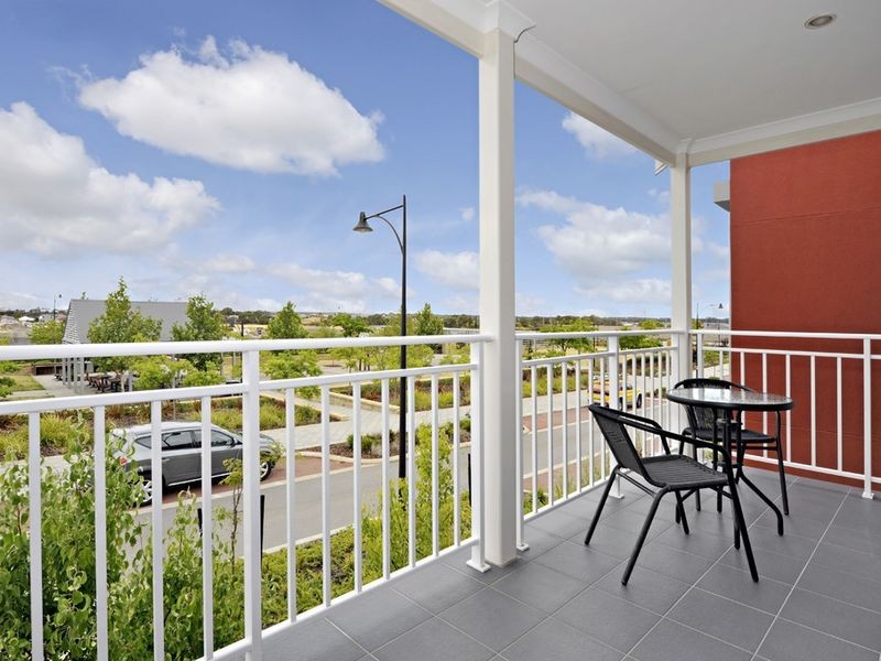 8 Congenial Loop, Atwell WA 6164