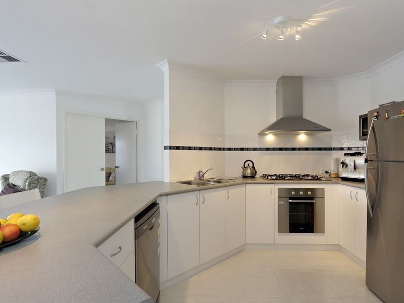 52 Bordeaux Parade, Piara Waters WA 6112
