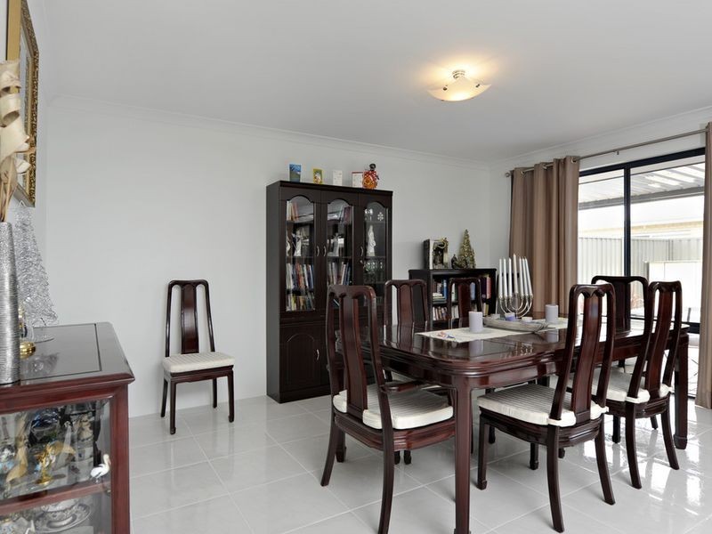 52 Bordeaux Parade, Piara Waters WA 6112