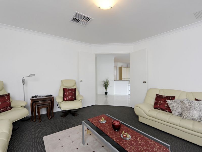 52 Bordeaux Parade, Piara Waters WA 6112