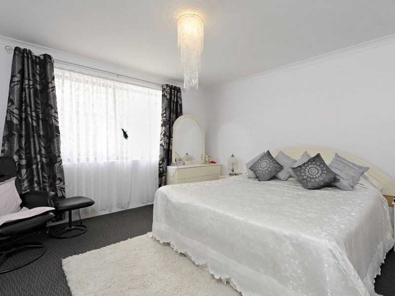 52 Bordeaux Parade, Piara Waters WA 6112