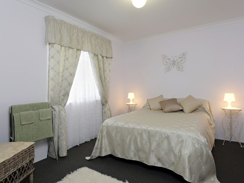 52 Bordeaux Parade, Piara Waters WA 6112