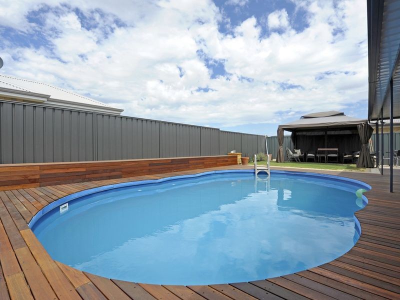 52 Bordeaux Parade, Piara Waters WA 6112
