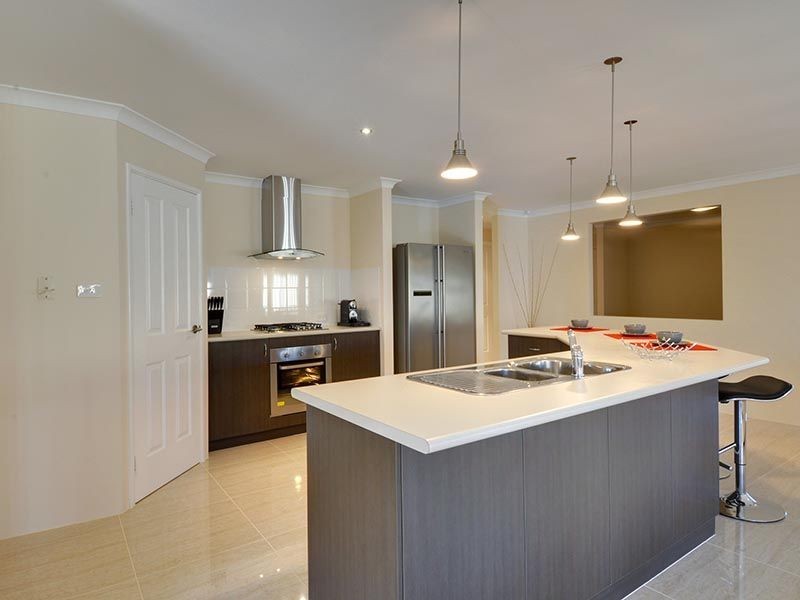 8 Crossville Way, Success WA 6164