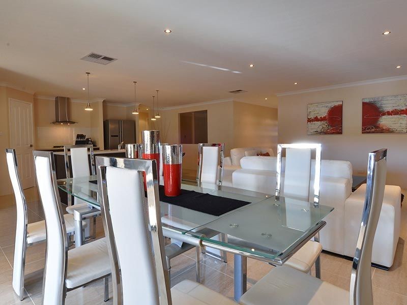 8 Crossville Way, Success WA 6164