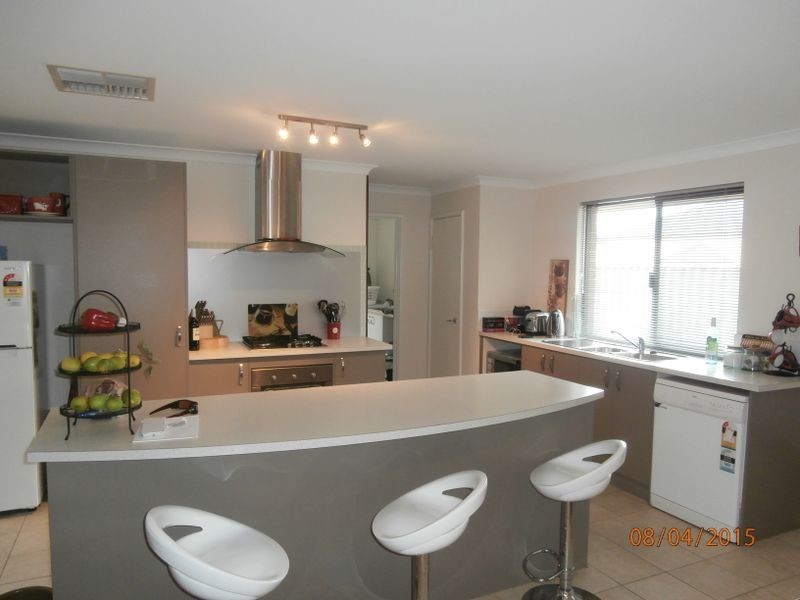 10 Celtic Crescent, Shoalwater WA 6169