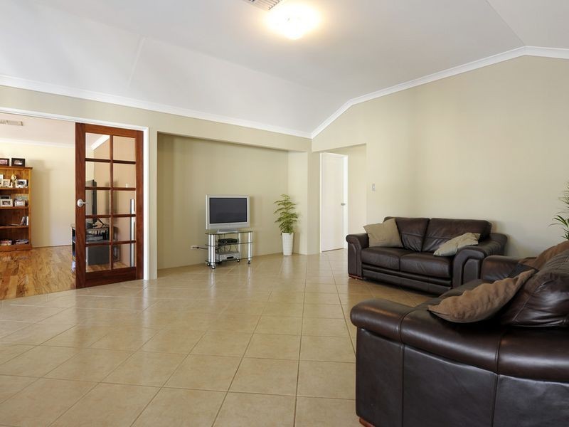 18 Dunlap Avenue, Success WA 6164