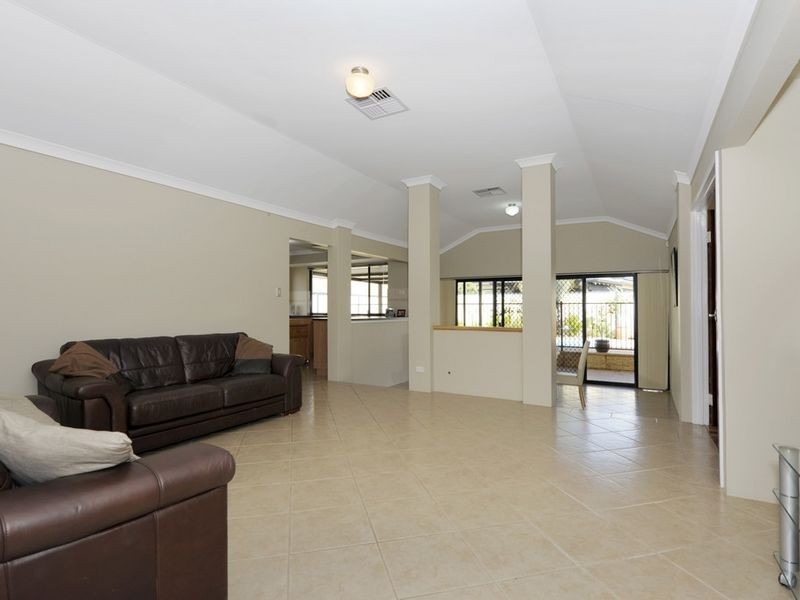 18 Dunlap Avenue, Success WA 6164