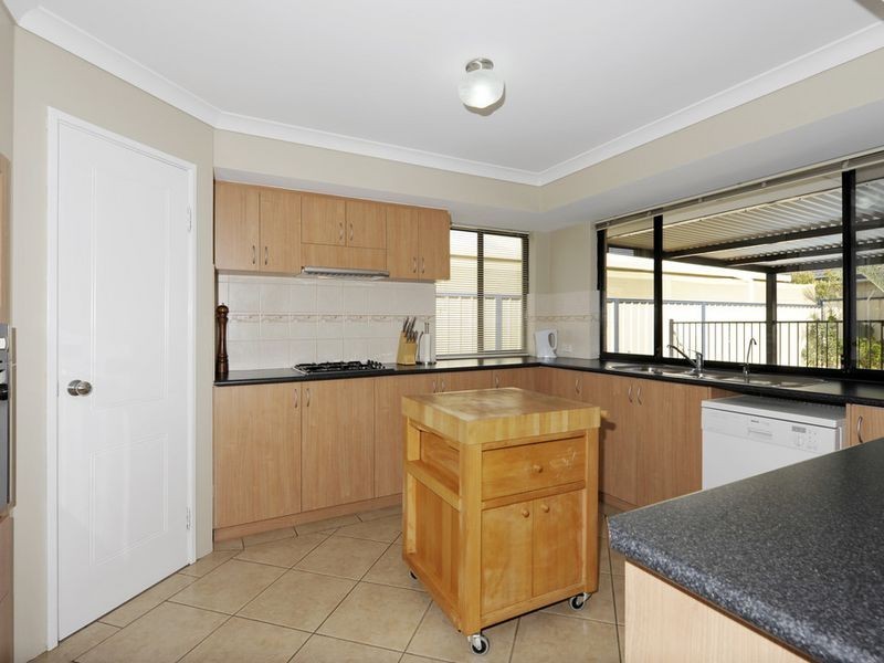 18 Dunlap Avenue, Success WA 6164