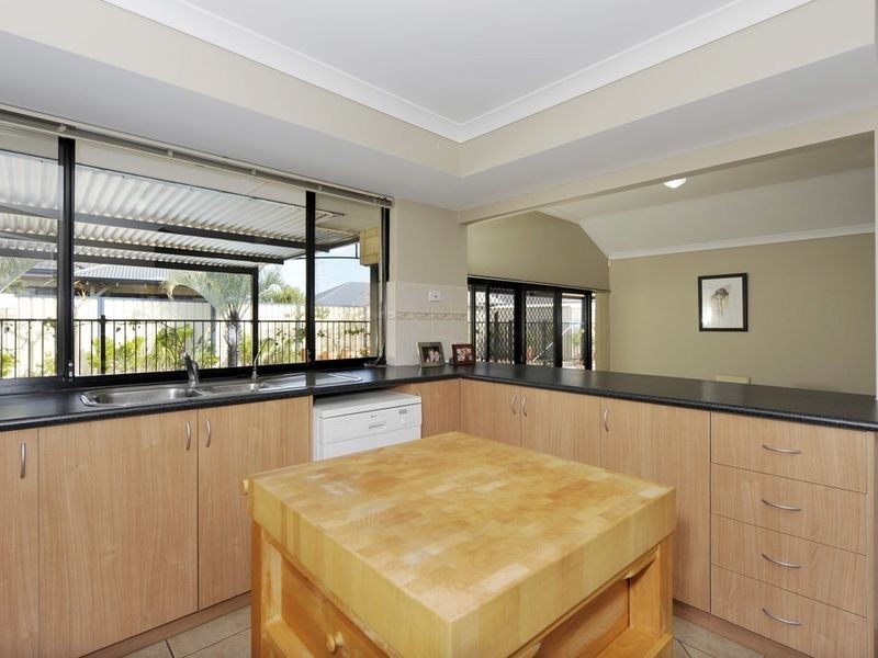 18 Dunlap Avenue, Success WA 6164