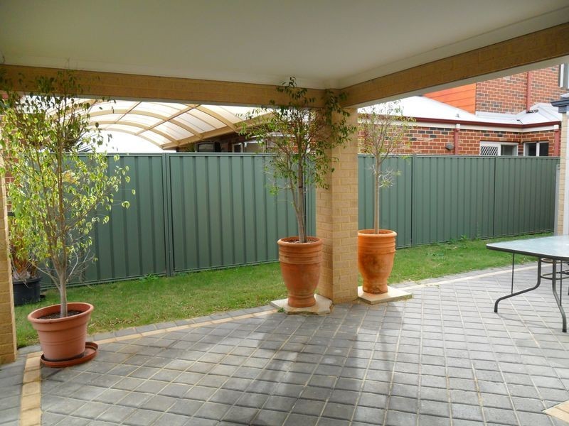 27 Paperbark Lane, Atwell WA 6164