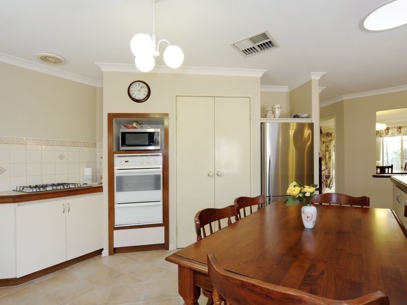 5 Turnbury Park Drive, Jandakot WA 6164