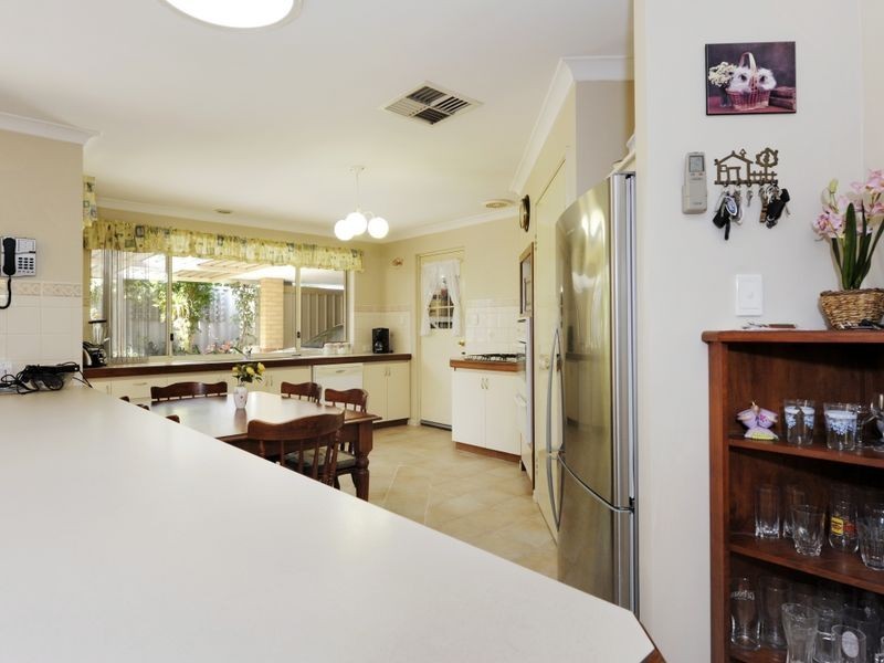 5 Turnbury Park Drive, Jandakot WA 6164