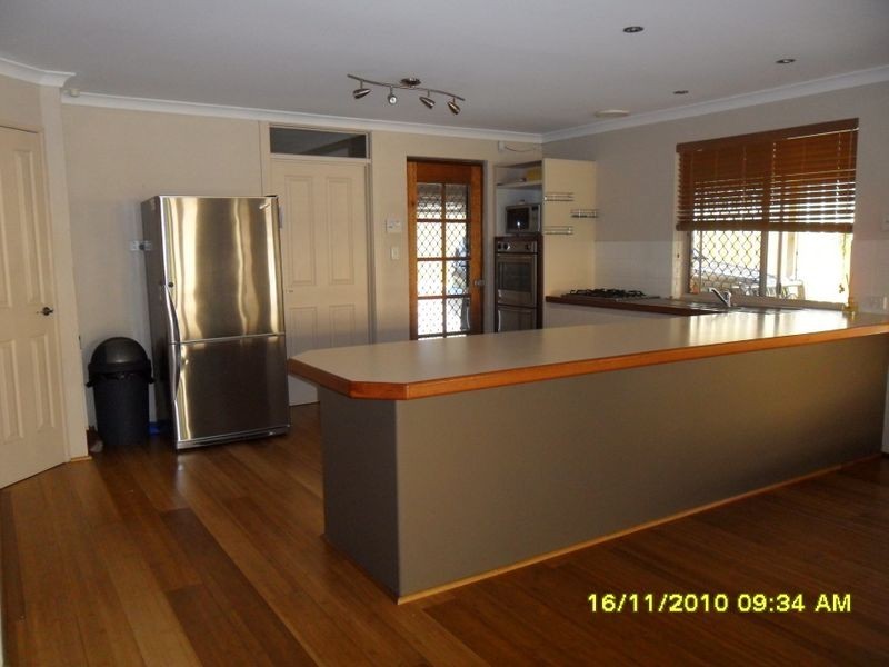 32 Derwent Crescent, Success WA 6164