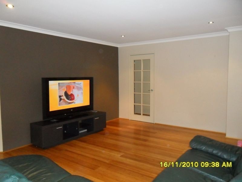 32 Derwent Crescent, Success WA 6164