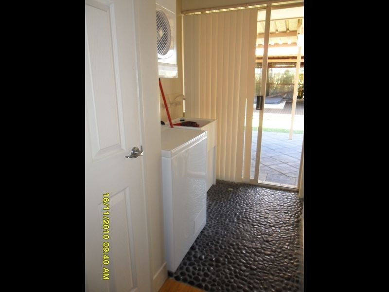 32 Derwent Crescent, Success WA 6164