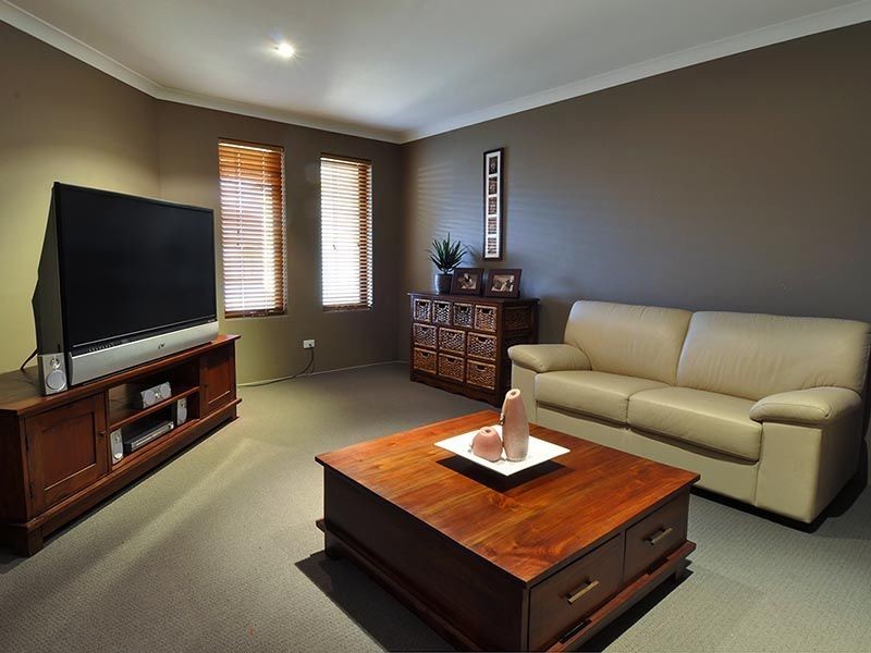 9 Leichardt Crossing, Hammond Park WA 6164